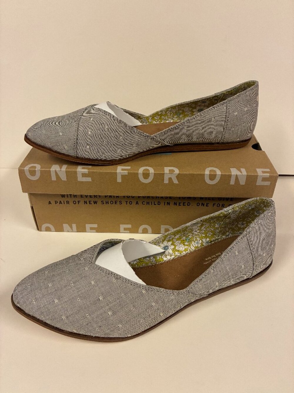 TOMS Shoes women slip-on Drizzle Gray Chambray flats size 12